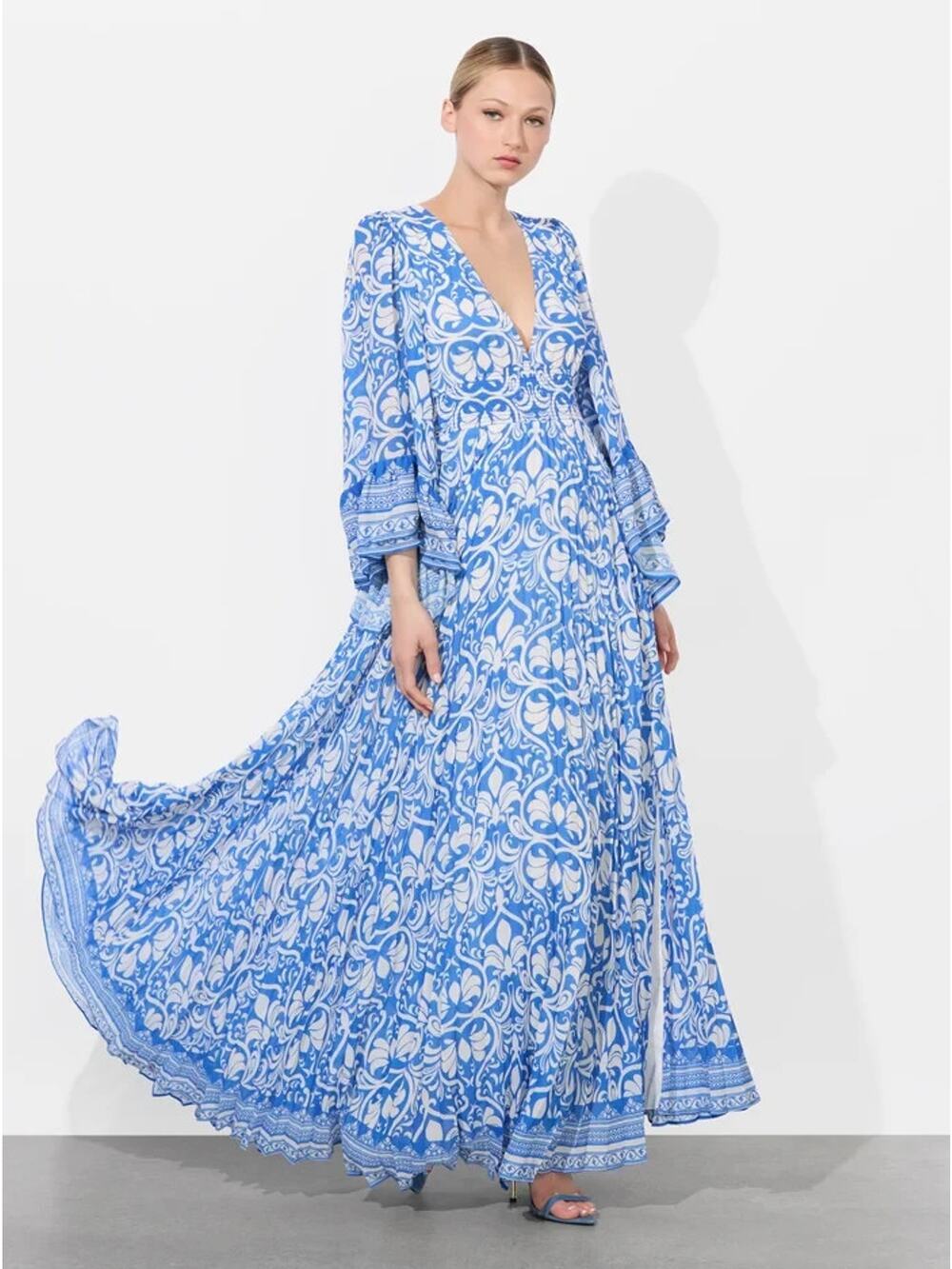 alice and olivia blue long dress + | Dresses | Nwd Alice Olivia Selene Printed Pleated Maxi Sz 2 Soiree True 9g64 Ruffle